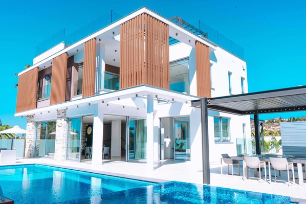 Pool - Vivo Mare 6 Bedroom Villas (Ayia Napa)