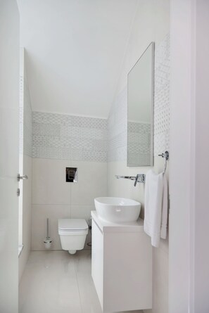 Dusche, Haartrockner, Handtücher