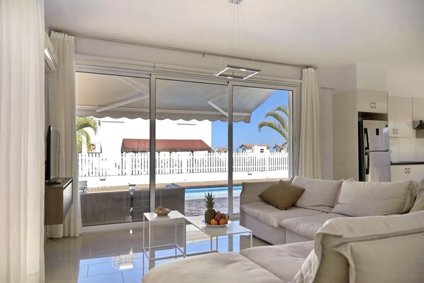 TV - Μake you feel at home. Quite location deal for Family (Paralimni)