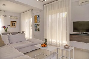 TV - Μake you feel at home. Quite location deal for Family (Paralimni)