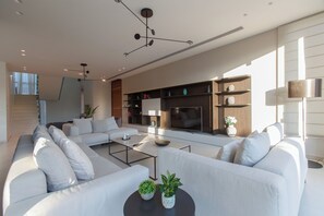 TV - Vivo Mare 5 Bedroom Seaview Villa (Ayia Napa)