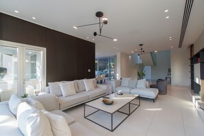 TV - Vivo Mare 5 Bedroom Seaview Villa (Ayia Napa)