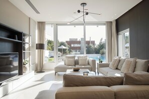 TV - Vivo Mare 5 Bedroom Seaview Villa (Ayia Napa)