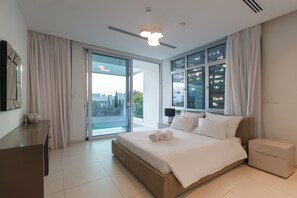 5 bedrooms, iron/ironing board, free WiFi, bed sheets