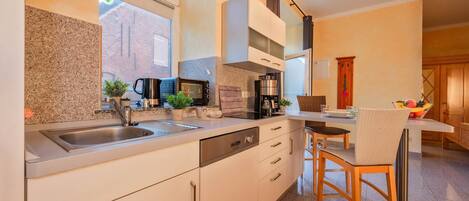 Fridge, microwave, stovetop, dishwasher