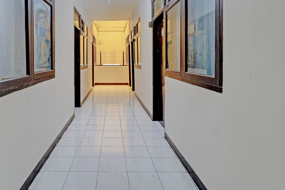 OYO Life 92685 Kost Arimbi