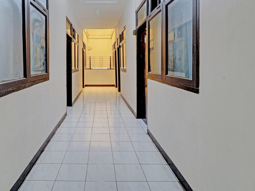 OYO Life 92685 Kost Arimbi