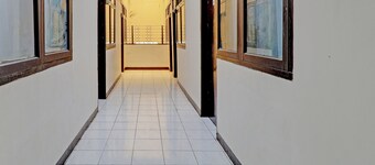 OYO Life 92685 Kost Arimbi