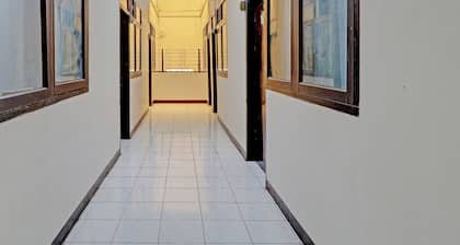 OYO Life 92685 Kost Arimbi