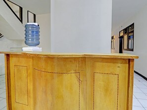 Reception - OYO Life 92685 Kost Arimbi (Bandung)