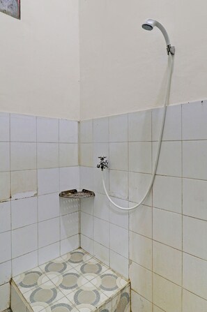 Habitación doble Deluxe | Baño | Regadera y toallas 
