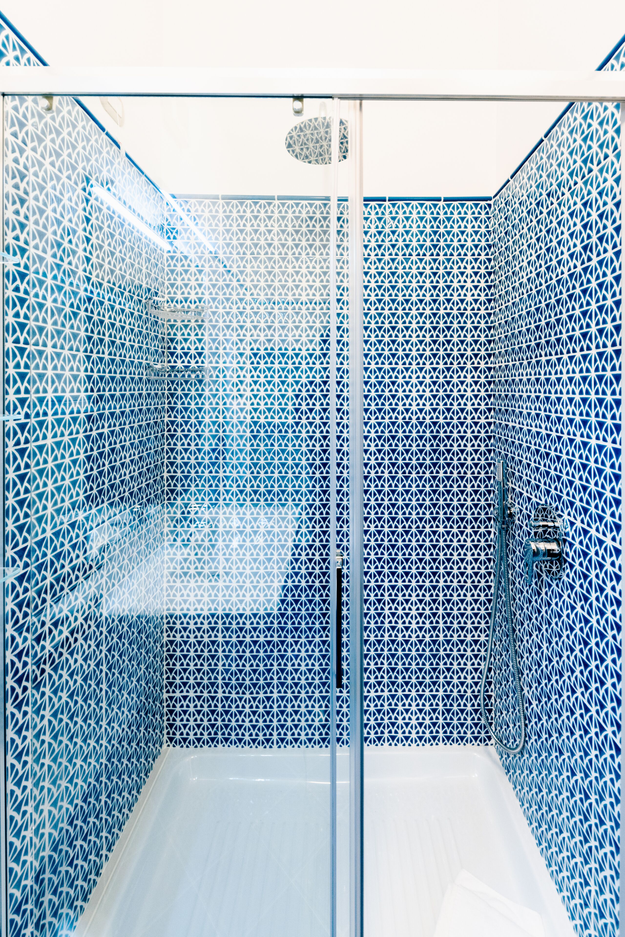 双人房, 1 张特大床, 海景 | 浴室淋浴