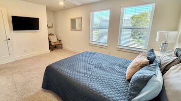 3 bedrooms, desk, iron/ironing board, travel crib