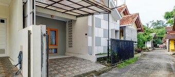 OYO Life 91239 Kost Rosandy House Yogyakarta