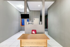 Reception - OYO Life 91239 Kost Rosandy House Yogyakarta (Ngaglik)