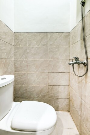 Bathroom - OYO Life 91239 Kost Rosandy House Yogyakarta (Ngaglik)