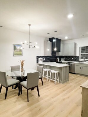 Dining - Room for everyone: 3 queen bedrooms & 3.5 baths sleep 10 in comfort.<br><br>Stay entertained: game room with board games & smart TV after Broadway & Opry adventures.<br><br>Free driveway parking<br>Fast Wi-Fi & workspace<br>Kid-friendly: crib, toys, (Nashvillle)