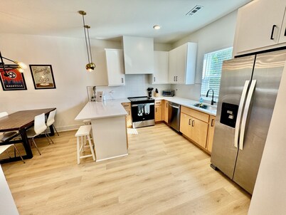 Broadway & Grand Ole Opry! Spacious 3-bed retreat sleeps 10, perfect for families & groups.<br><br>Play together: dedicated game room with ping-pong & board games.<br><br>Fully stocked kitchen & coffee bar<br>Free parking & private entrance<br>Kid-re