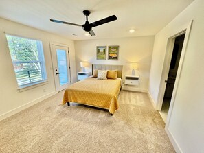 3 bedrooms, desk, iron/ironing board, travel crib