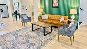 Smart TV, ping pong - 3-bed retreat with ping-pong game room, sleeps 10 — 5 min to BNA, near Opryland & the Opry (Nashvillle)