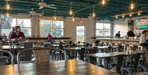 Dining - Broadway & Grand Ole Opry! Spacious 3-bed retreat sleeps 10, perfect for families & groups.<br><br>Play together: dedicated game room with ping-pong & board games.<br><br>Fully stocked kitchen & coffee bar<br>Free parking & private entrance<br>Kid-re (Nashvillle)