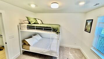 4 bedrooms, desk, iron/ironing board, WiFi