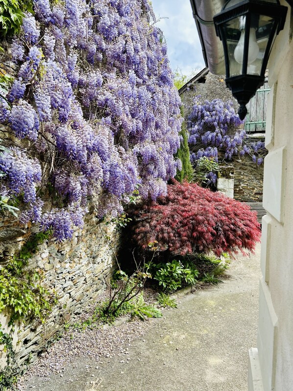 Exterior detail - Demeure du 18e Siècle Rénovée (Feneu)