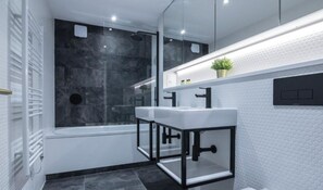 Free toiletries, hair dryer - Elysian House-Kensington Serviced Apts (London)