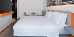 Laptop workspace, free WiFi - ibis Jiaodong Airport EMU Town Store (Qingdao)