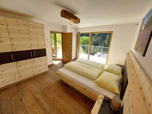 2 bedrooms, bed sheets
