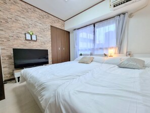 Desk, free WiFi, bed sheets - Royal Plaza Daikoku (Osaka)
