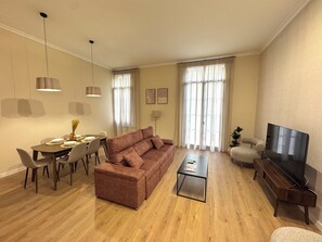 Deluxe Apartment | Living area | TV - Anais Apartments by gaiarooms  (Barcelona)