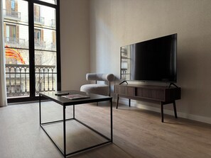 Deluxe Apartment | Living area | TV - Anais Apartments by gaiarooms  (Barcelona)