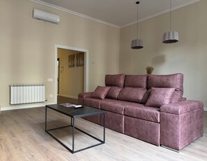 Deluxe Apartment | Living area | TV - Anais Apartments by gaiarooms  (Barcelona)