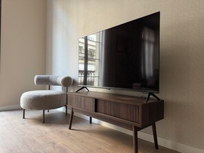 Deluxe apartman | Nappalirész | Tévé