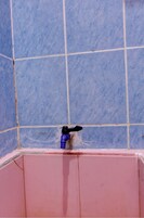 标准双人房 | 浴室 | 淋浴设施、肥皂