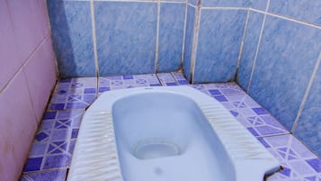 Habitación estándar doble | Baño | Ducha y jabón
