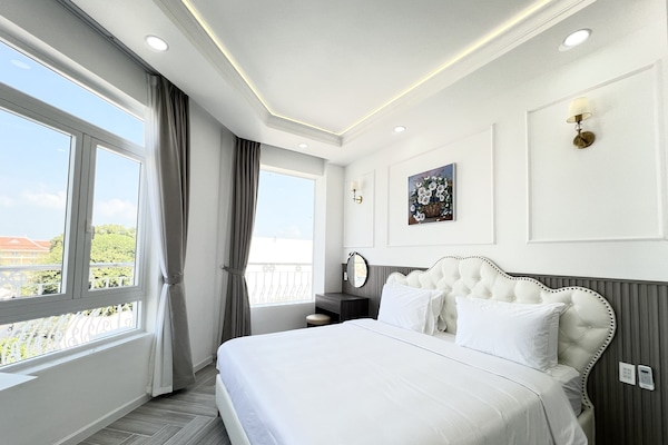 Premium bedding, minibar, individually decorated, individually furnished