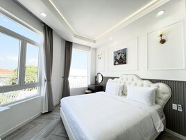 Premium bedding, minibar, individually decorated, individually furnished