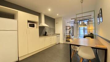 Studio | Private kitchen | Full-size fridge, microwave, stovetop, dishwasher