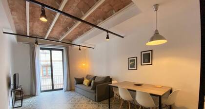 Liceu Apartments by gaiarooms