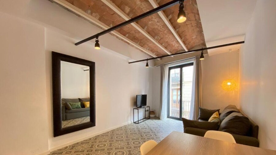 Liceu Apartments by gaiarooms