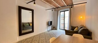 Liceu Apartments by gaiarooms