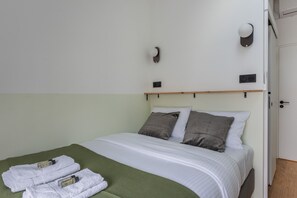 3 chambres, chambres insonorisées, fer et planche à repasser