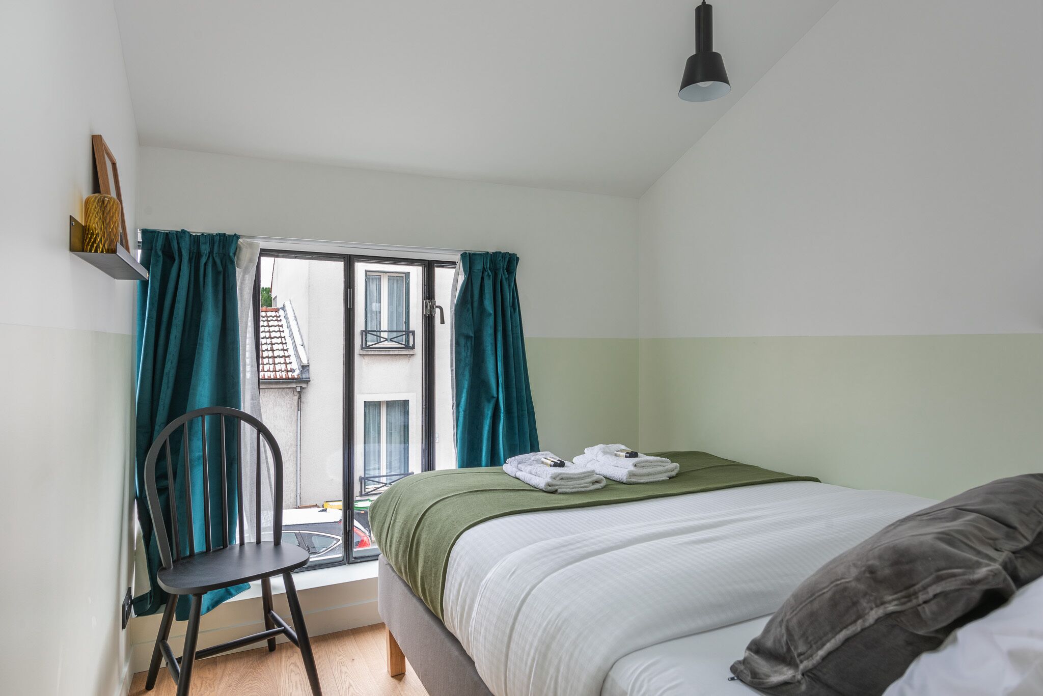 3 sovrum, ljudisolering, strykjärn/strykbräda och resesäng