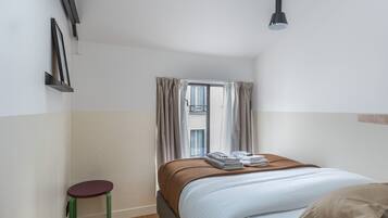 3 bedrooms, soundproofing, iron/ironing board, travel crib