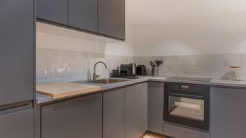 Kylskåp, ugn, spishäll och diskmaskin