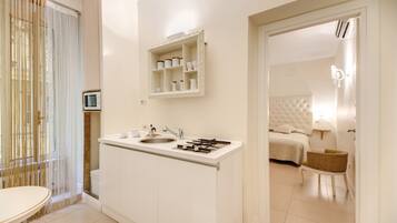 2 Schlafzimmer, BĂŒgeleisen/BĂŒgelbrett, WLAN, BettwĂ€sche