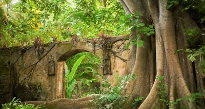 Frangipani Cottage at Balenbouche Estate, on 70 acres of beachfront property