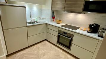 Micro-ondes, four, plaque de cuisson